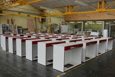 Fabrication en série de mobilier d'agencement pour enseigne de bijouterie