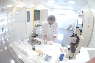 Institut de biotechnologie (tests in vitrro) : aménagement des laboratoires, des salles blanches et des zones en environnement contrôlé
